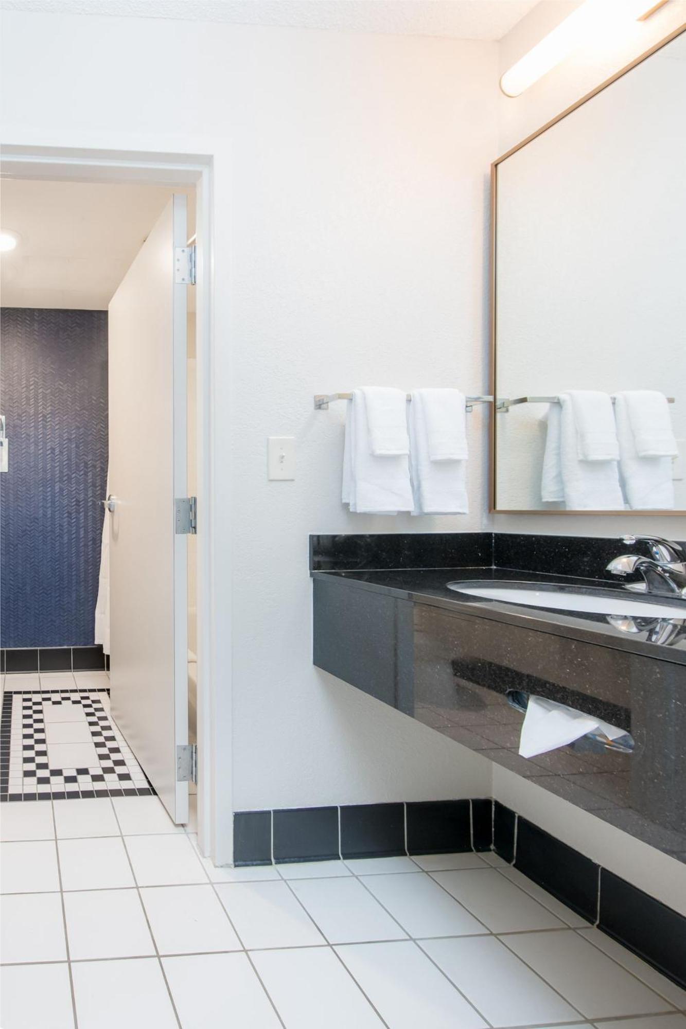 Fairfield Inn Suites Brunswick Ngoại thất bức ảnh