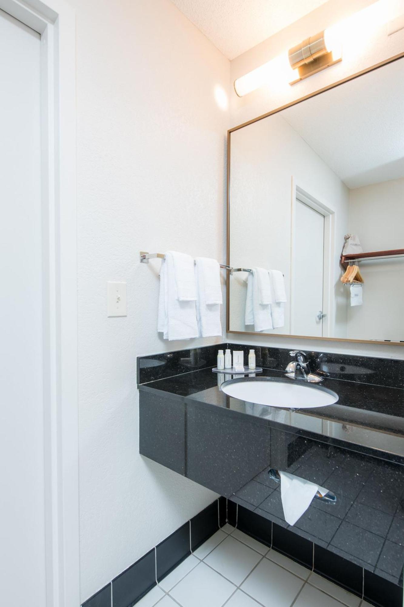 Fairfield Inn Suites Brunswick Ngoại thất bức ảnh
