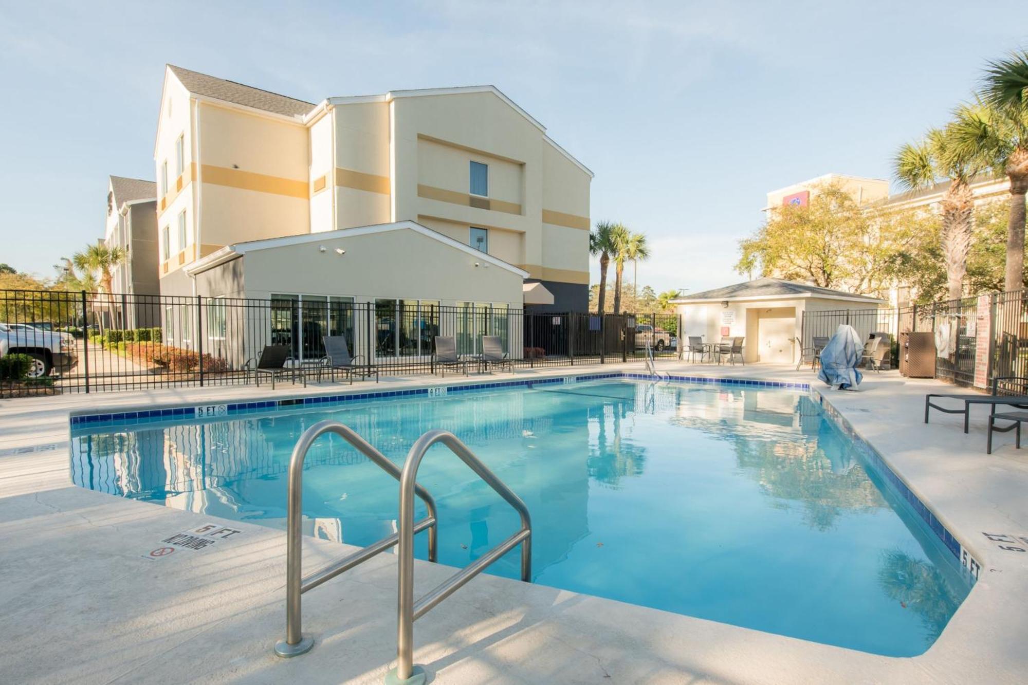 Fairfield Inn Suites Brunswick Ngoại thất bức ảnh